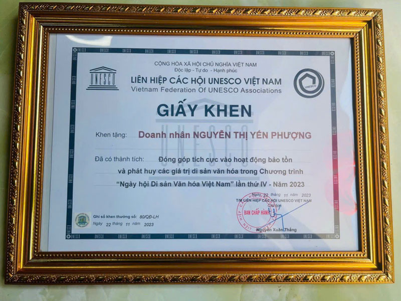 anna-yen-phuong-gay-chu-y-voi-san-pham-sap-ra-mat-mang-ten-toi-yeu-viet-nam-cung-loi-chia-se-ve-con-duong-nghe-thuat-5.jpg anna-yen-phuong-gay-chu-y-voi-san-pham-sap-ra-mat-mang-ten-toi-yeu-viet-nam-cung-loi-chia-se-ve-con-duong-nghe-thuat-5.jpg